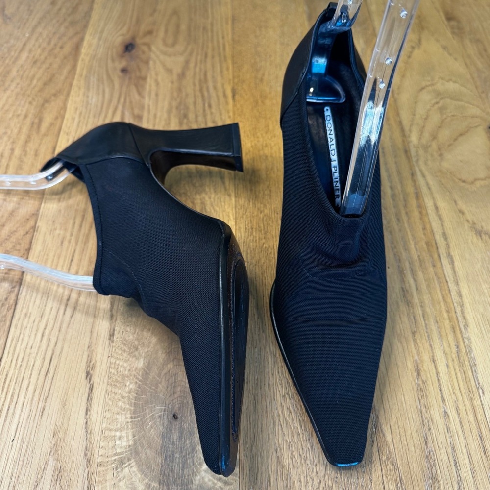Donald J Pliner Menia Wom 8 Black Stretch Pointed Clipped Toe Flared Heel Bootie